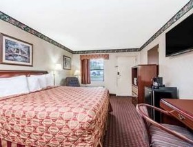 Super 8 by Wyndham Cleveland