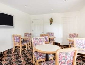 Super 8 by Wyndham Cleveland