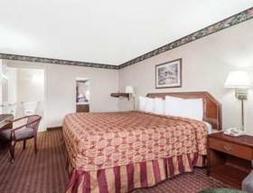 Super 8 by Wyndham Cleveland