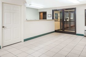 Super 8 by Wyndham Cleveland