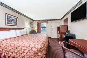 Super 8 by Wyndham Cleveland