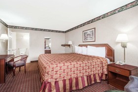Super 8 by Wyndham Cleveland