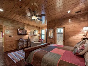 Bear Elegance Cabin