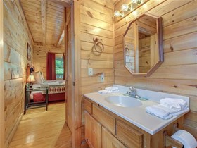 Bear Tracks Cabin