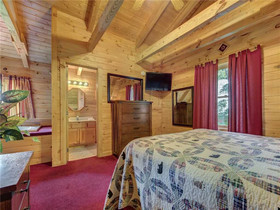 Bear Tracks Cabin