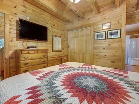 Bear Tracks Cabin