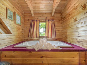 Bear Tracks Cabin