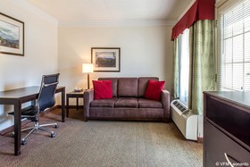 Black Bear Inn & Suites