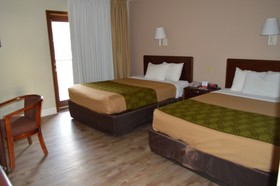 Econo Lodge Inn & Suites on the River