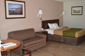 Econo Lodge Inn & Suites on the River