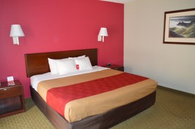 Econo Lodge Inn & Suites on the River