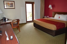 Econo Lodge Inn & Suites on the River