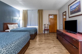 Econo Lodge Inn & Suites on the River