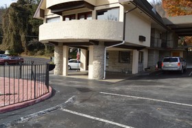 Econo Lodge Inn & Suites on the River