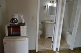 Econo Lodge Inn & Suites on the River