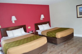 Econo Lodge Inn & Suites on the River