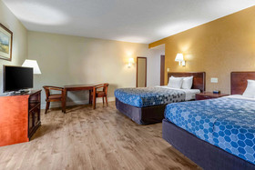 Econo Lodge Inn & Suites on the River