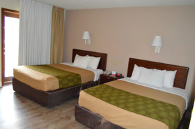 Econo Lodge Inn & Suites on the River