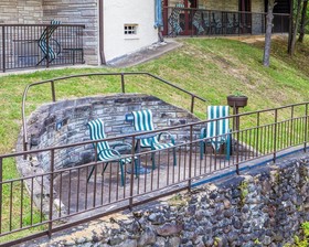 Econo Lodge Inn & Suites on the River