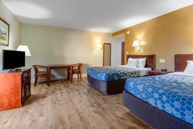Econo Lodge Inn & Suites on the River