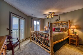 Tree Tops by HoneyBear Cabins