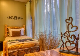 Tree Tops by HoneyBear Cabins