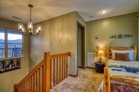 Tree Tops by HoneyBear Cabins