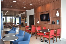 Holiday Inn Express & Suites Goodlettsville N Nashville