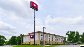 Executive Inn & Suites