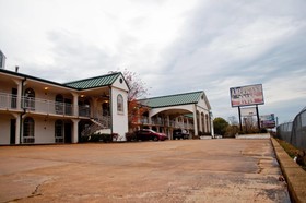 Americana Inn