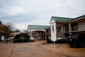Americana Inn