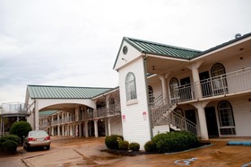 Americana Inn