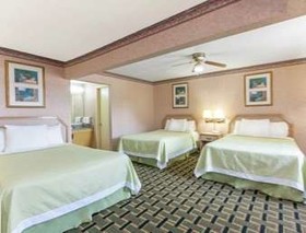 Days Inn by Wyndham Holladay