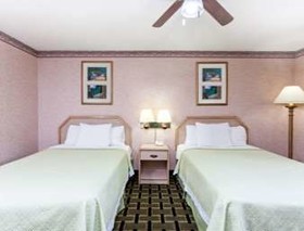 Days Inn by Wyndham Holladay