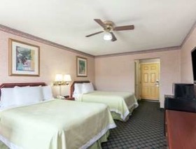 Days Inn by Wyndham Holladay