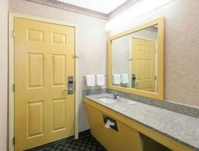 Days Inn by Wyndham Holladay