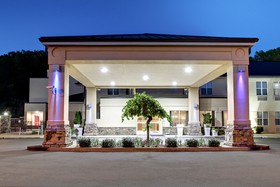 Holiday Inn Express Hurricane Mills (Waverly)