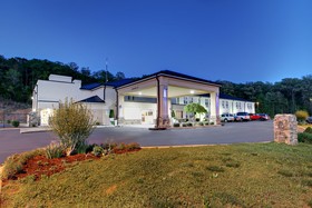 Holiday Inn Express Hurricane Mills (Waverly)