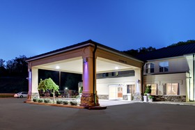 Holiday Inn Express Hurricane Mills (Waverly)