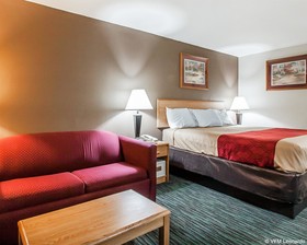 Econo Lodge Inn & Suites
