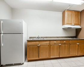 Econo Lodge Inn & Suites