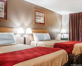 Econo Lodge Inn & Suites