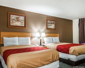 Econo Lodge Inn & Suites