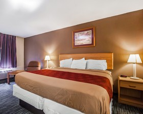 Econo Lodge Inn & Suites