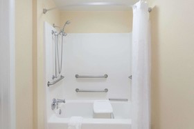 Howard Johnson by Wyndham Jackson