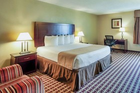 Days Inn & Suites by Wyndham Johnson City