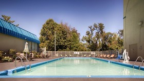 Days Inn & Suites by Wyndham Johnson City