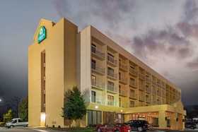 La Quinta Inn & Suites by Wyndham Kingsport TriCities Airpt