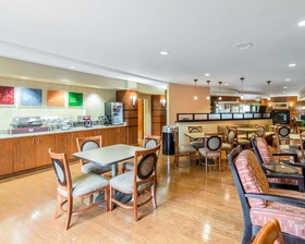 Comfort Suites North