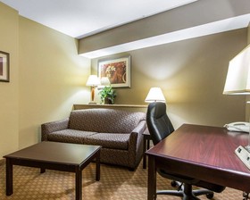 Comfort Suites North